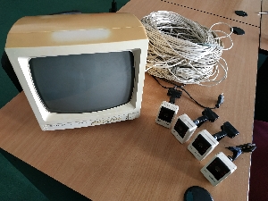 Monitor se 4-mi kamerami - bazar 9100-146